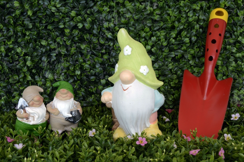 jardinerie-ISOLA-min_garden-gnome-1404358